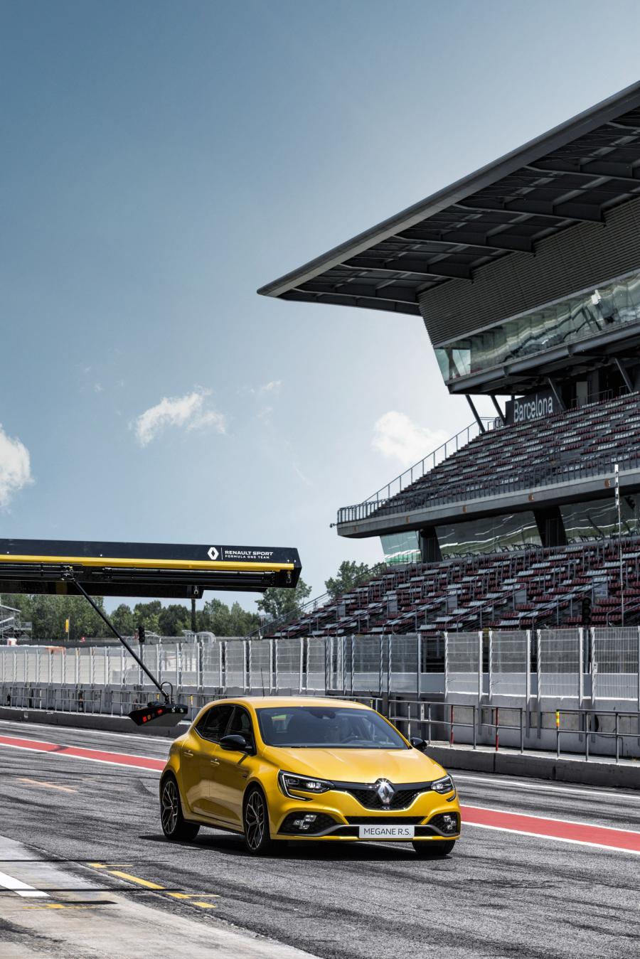  Renault Megane R.S. Trophy 2018 года  (WW) (фото 24 из 65)